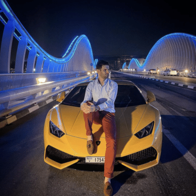 Gabriel avec sa Lamborghini