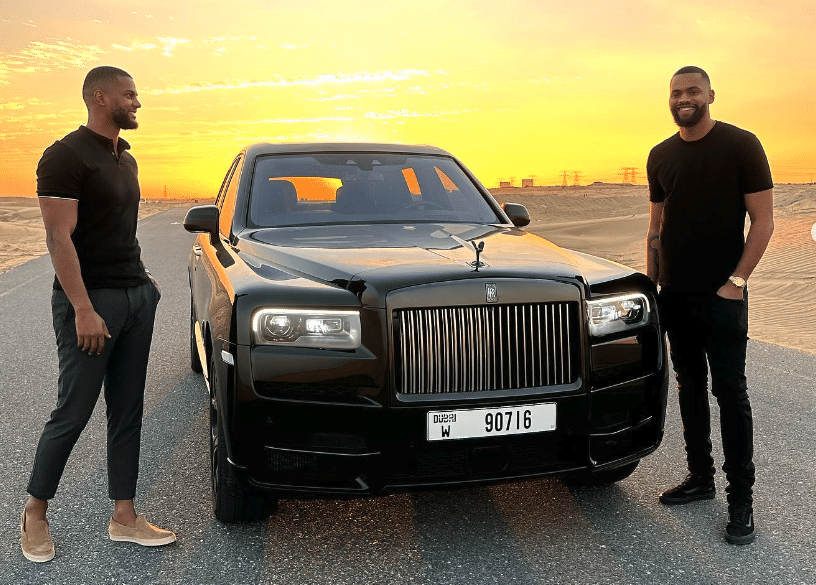 Yomi Denzel et la Rolls Royce qu'il a offert à son frère Kaanu en 2023 